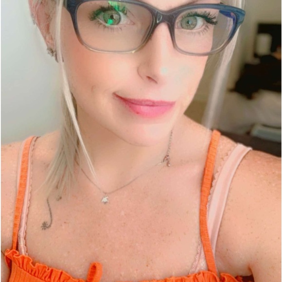 Meet your Posher, Tiffiny - Picture 2 of 8